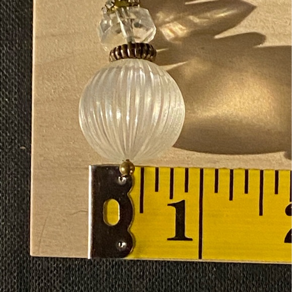 Vintage Earrings-Lucite Globes/Goldtone Spacers/Rhinestones. - Picture 5 of 7